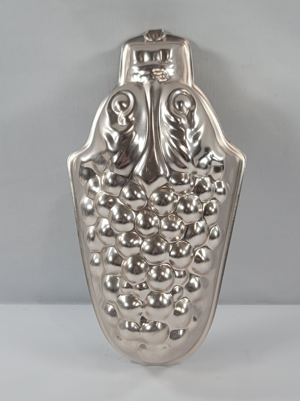 Vintage Copper Tone Grape Vine Design Mold Jello Pudding Cake Decor